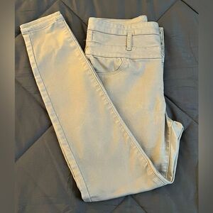 REFUGE Skinny Fit High Waisted, Three-Button Jeans With Back Pockets. Size (8)